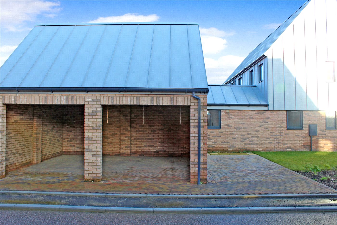 Garage & Driveway
